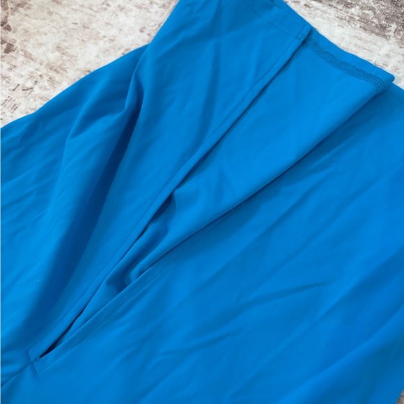 Missguided Strapless jersey twist Knot dress  in Bright Blue - Picture 4 of 7